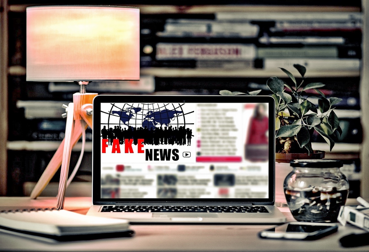 fake-1909821_1280col