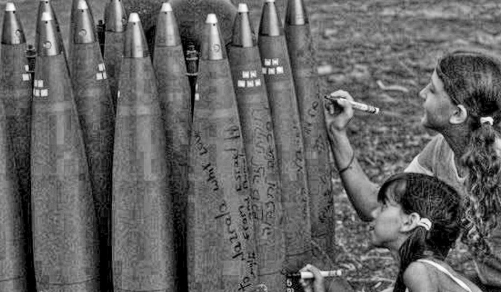 ایرانیانی که سعی می کنند جنایات دولت اسرائیل را با توسل به هر حیله و رذالتی پنهان کنند و تداوم آنرا تضمین کنند. – احمد&nbsp;پوری