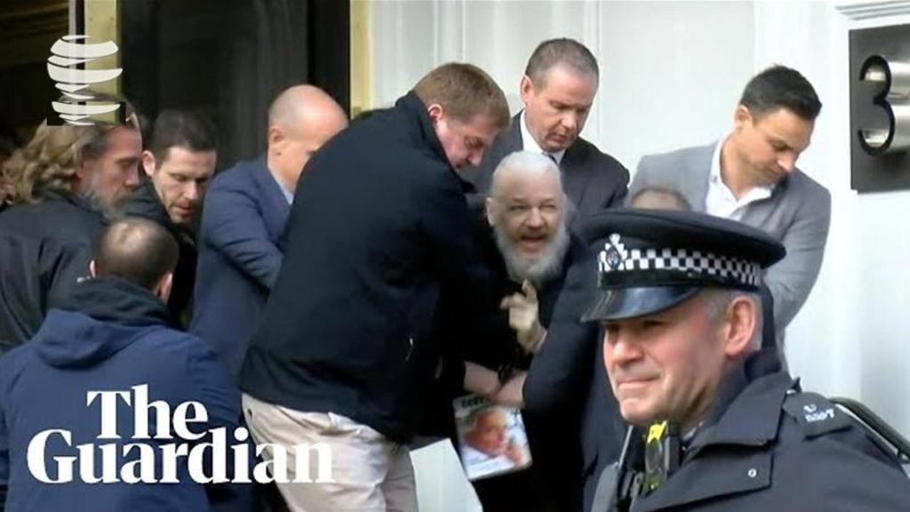 زاخاروا: دست دموکراسی در حال فشردن گلوی آزادی&nbsp;است