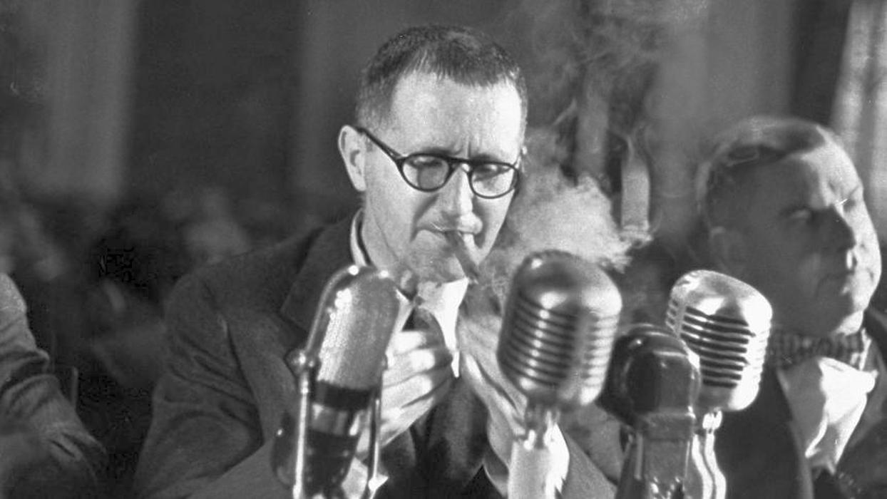 bertolt_brecht_1