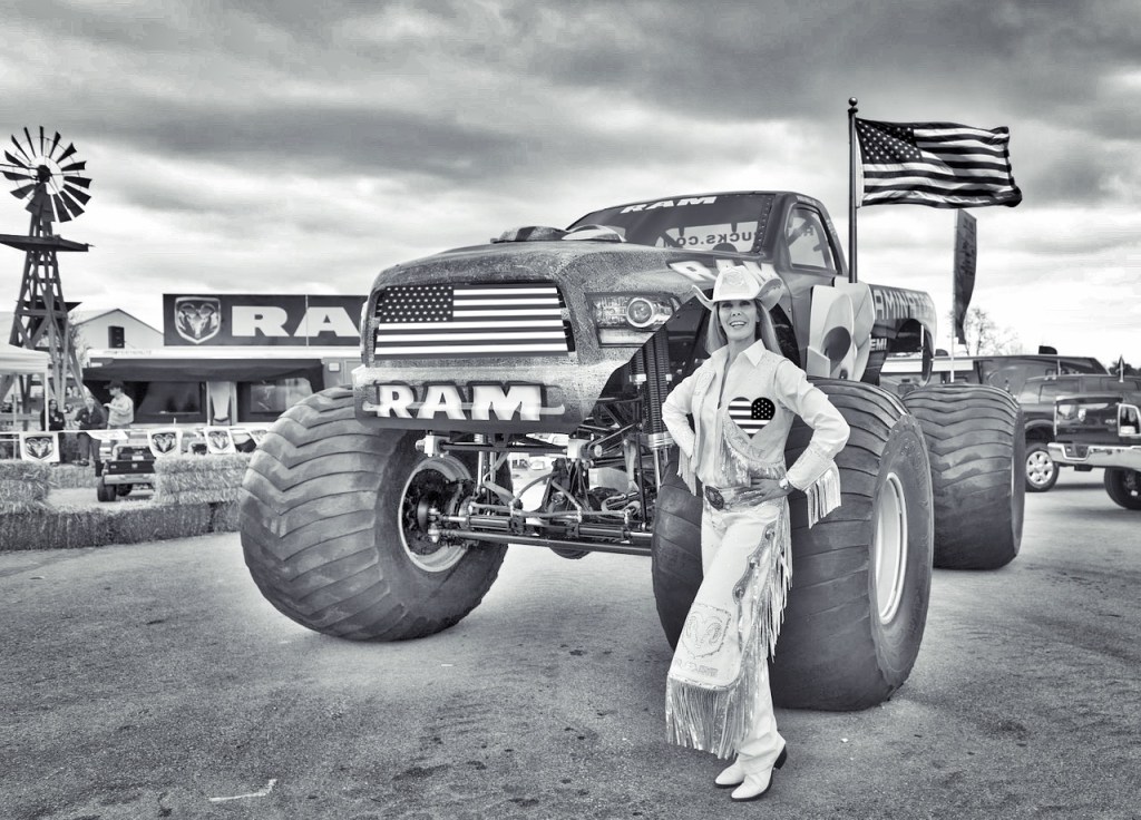 برتری‌جویی آمریکایی – کیتلین جانستون – آمادور&nbsp;نویدی