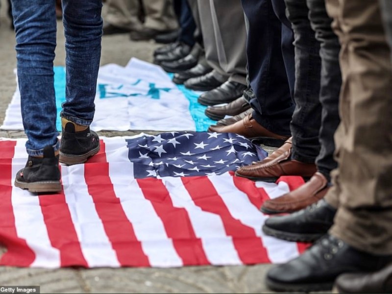 اگر سربازان آمریکا کشته شوند، تقصیر با کیست؟ – کیتلین&nbsp;جانستون