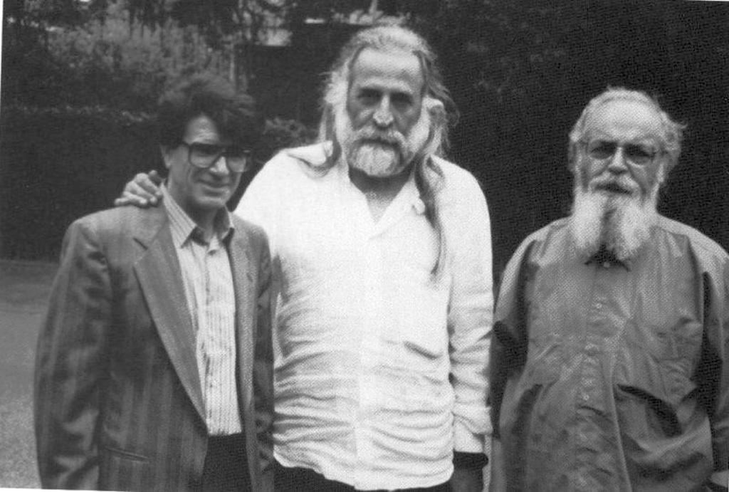 طناب کشی در تدفین پیکر مُحمدرضا شجریان – خسرو&nbsp;گلستانی