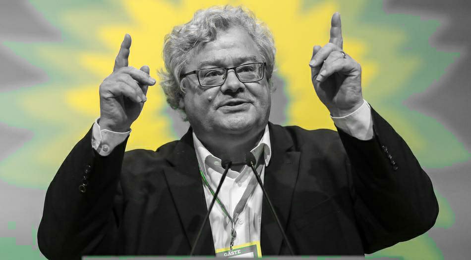 توطئه گران در پشت پرده.