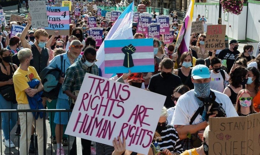 تلاش اربابان غرب برای تبدیل جهان انسان به یک دسته هرمافرودیت&nbsp;جهش‌یافته