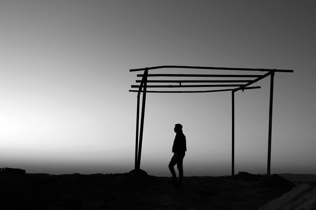 در سراشیب افول – مسعود&nbsp;دلیجانی