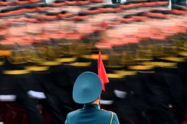 «اتحاد جماهیر شوروی نه تنها نازیسم را شکست داد، بلکه خیانتی را که متفقین در سر می‌پروراندند نیز خنثی کرد.»