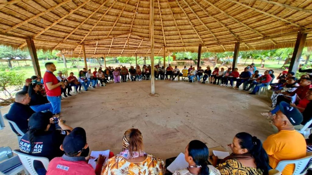 پروژه «کمون» ونزوئلا – مانتلی&nbsp;ریویو