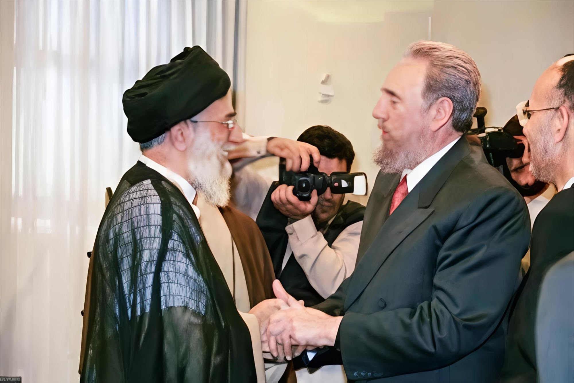 بیانیه حزب کمونیست کوبا: در مواجهه با فاشیسم، بیایید از صلح، همبستگی، قوانین بین‌المللی و حق زندگی دفاع کنیم.»
